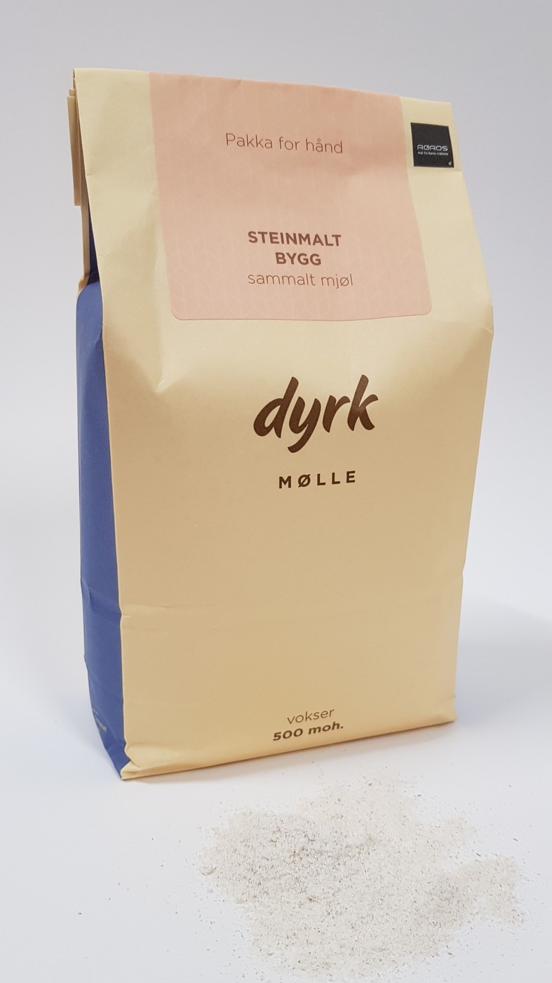 Pose med sammalt steinmalt byggmjøl fra Dyrk Mølle